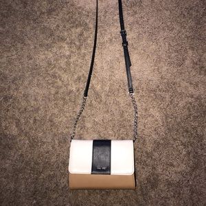 Nine West gorgeous leather crossbody! Carried 1x